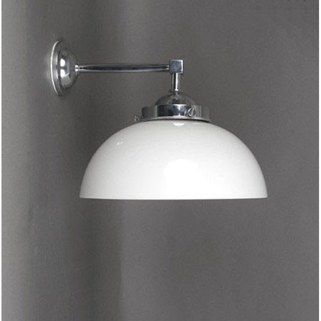 Verchroomde buiten- badkamerwandlamp met een recht armatuur en een halve bol Ø 30cm