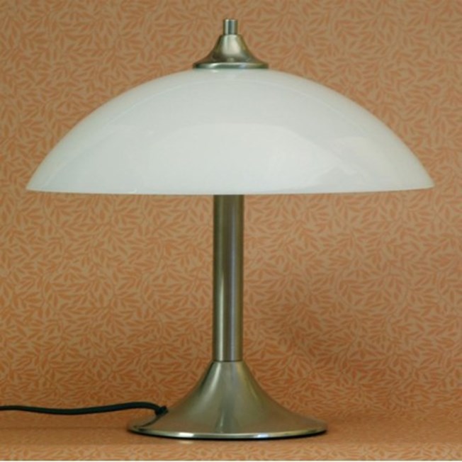 Tafellamp Medium met opaal witte glaskap en matnikkel armatuur