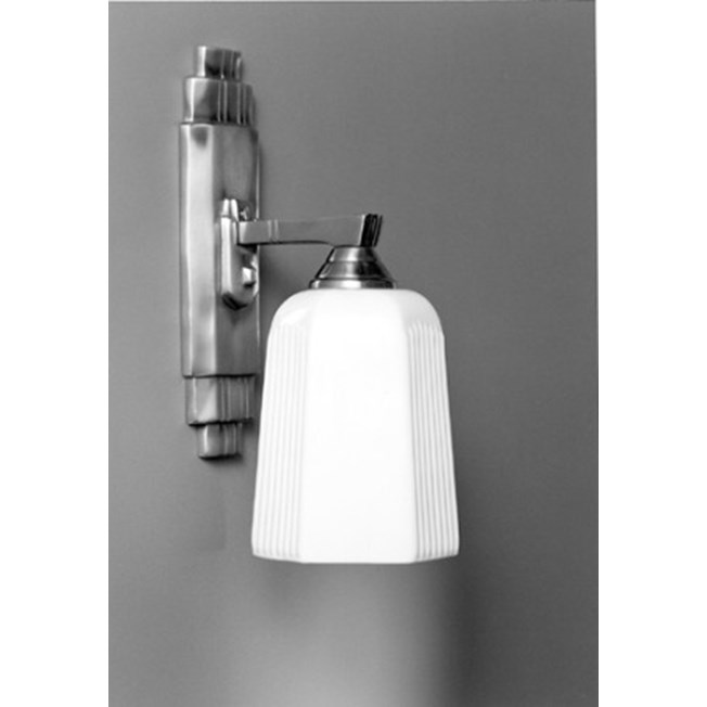 Deco wandlamp met opaline glaskap Lamel en matnikkel art deco armatuur