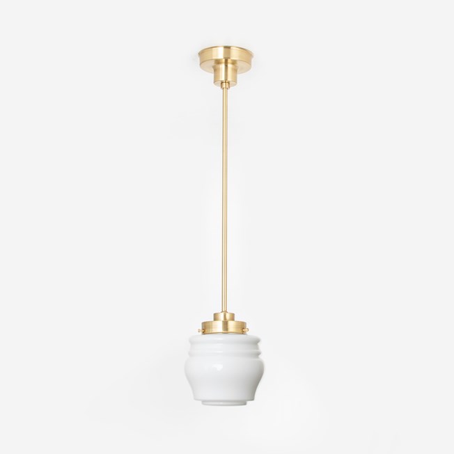Kleine Art Deco hanglamp met lichte (10 mm.) pendelstang.